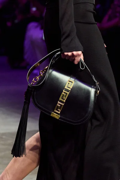 Look 19
